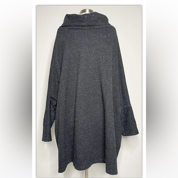 Bryn Walker Oversized Lagenlook Cowl Neck Top. Size: XL - Picture 3 of 5